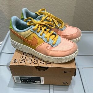 Nike Force 1 LV8 size 1y